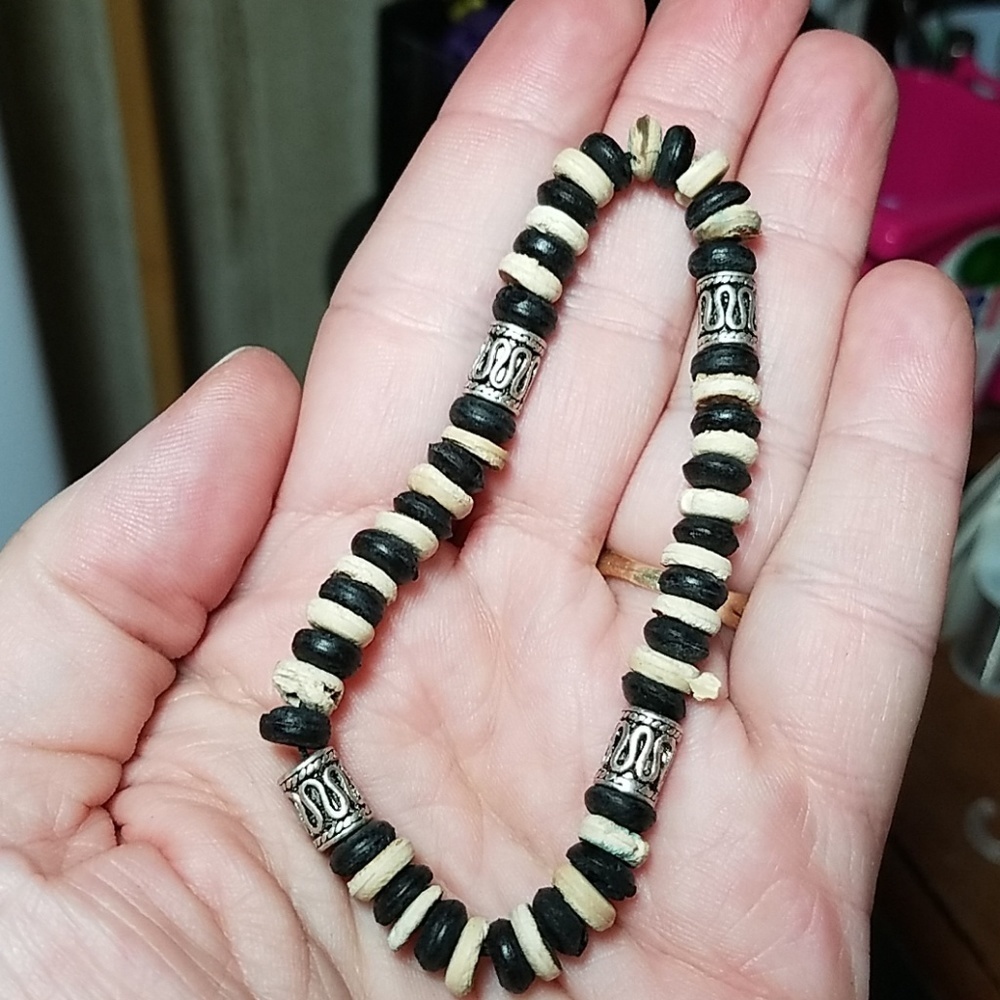 Cream & Black Silver Faux Bead Stretch Braclet 9"